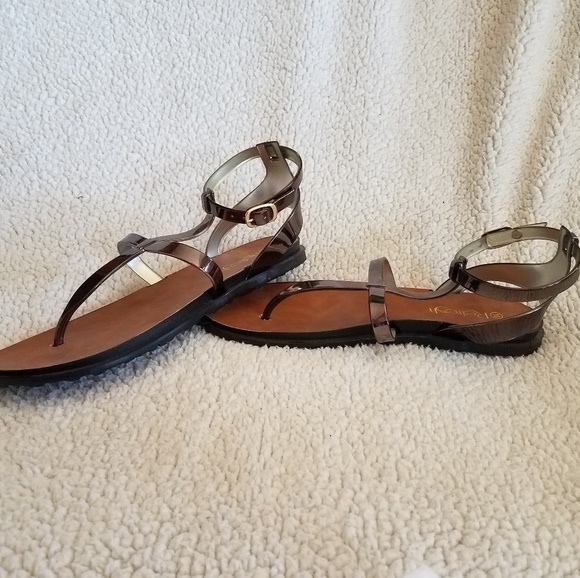 Refresh Pewter Sandals - Picture 2 of 5